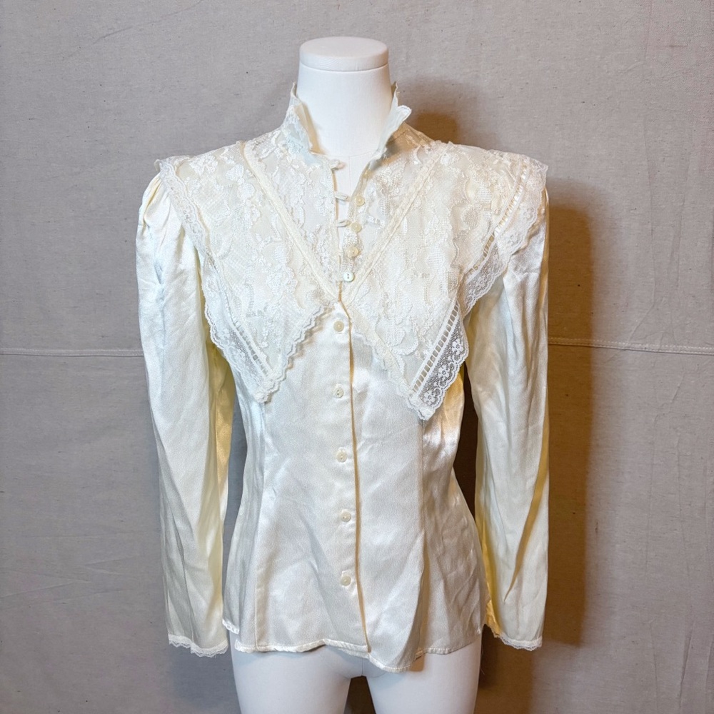 Vintage Gunne Sax cream blouse size small- medium